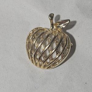 Vintage Apple Shaped Gold-tone Basket Weave Pin Brooch